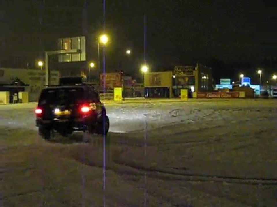 Dérapages en jeep cherokee XJ dans la neige