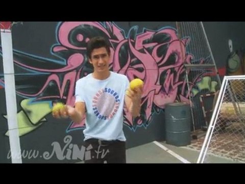 TONY NOS ENSEÑA MALABARES EN LOS TALLERES DE LA PLAZA