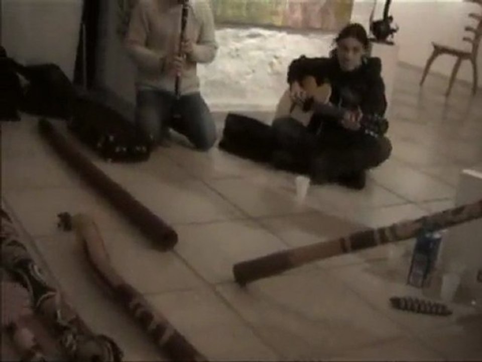 didjeridoo, clarinette, sax soprano, guitare, percussions...