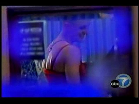 Britney Spears se rase la tête devant les caméras