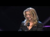 Lisa Kudrow presents Audience Choice Award - Dr. ...