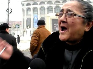 Les Roumains pleurent les héros de la révolution de 1989