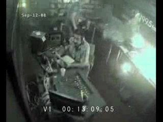 Grèce. Un studio de radio prend feu en plein direct