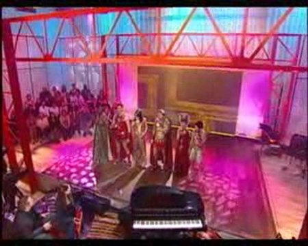 Bien après l'au-delà par la troupe de Cléopâtre