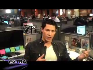 Alex Meraz comes to 'Extra'