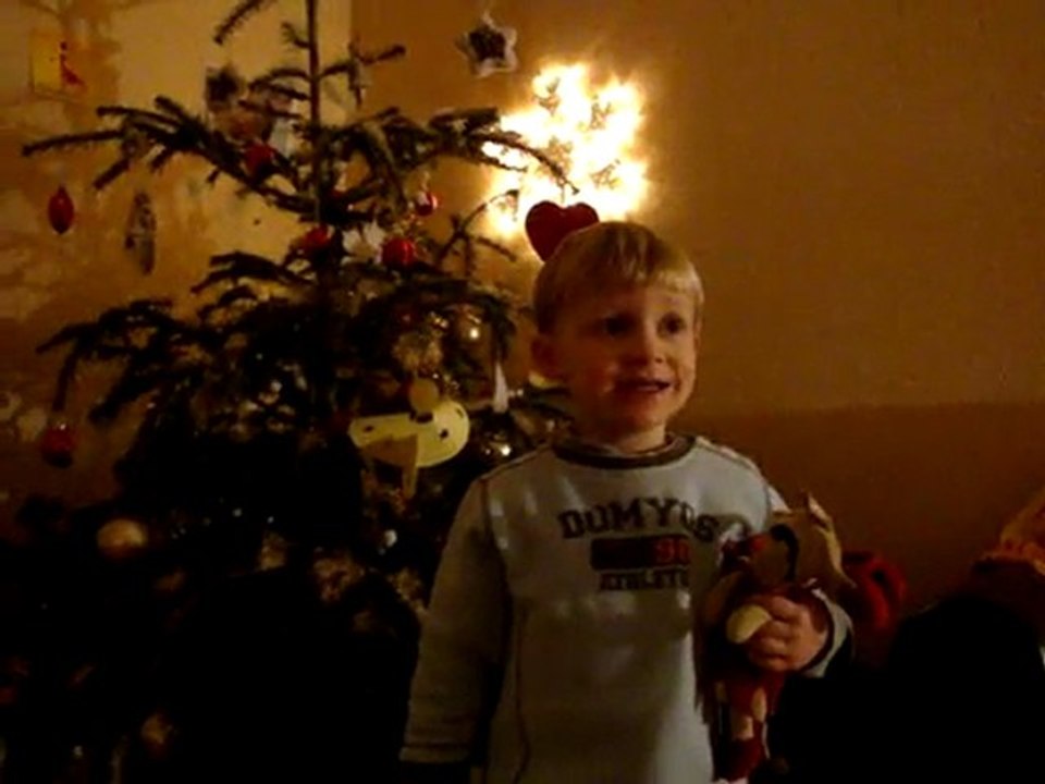 joyeux noël: Merlin Chante petit papa noël