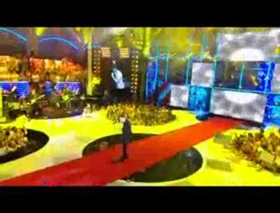 Un candidat de la Nouvelle Star fume une cigarette en dire