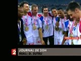 Handball: les bleus chantent leur victoire sur France 2