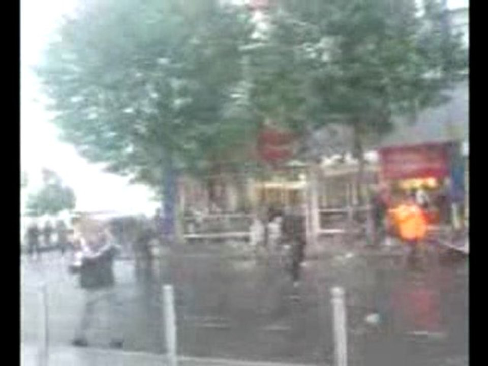 Hooligans PSG (à droite)  vs Casuals Lyon