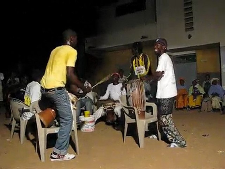 Fête de rue au Sénégal.