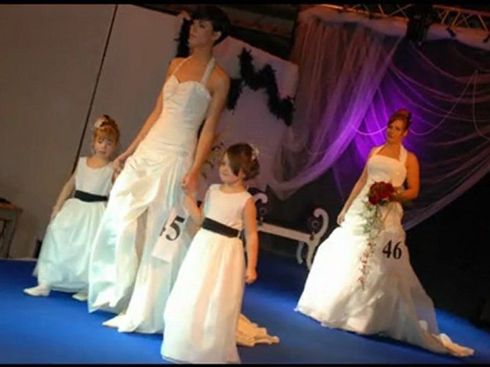 salon mariage Part6 defile robes mariees d' aphrodite