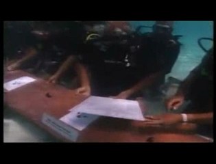Réunion politique sous-marine aux Maldives