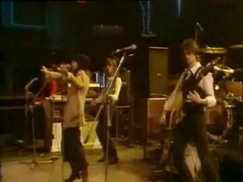 Patti Smith - Because The Night (1977)