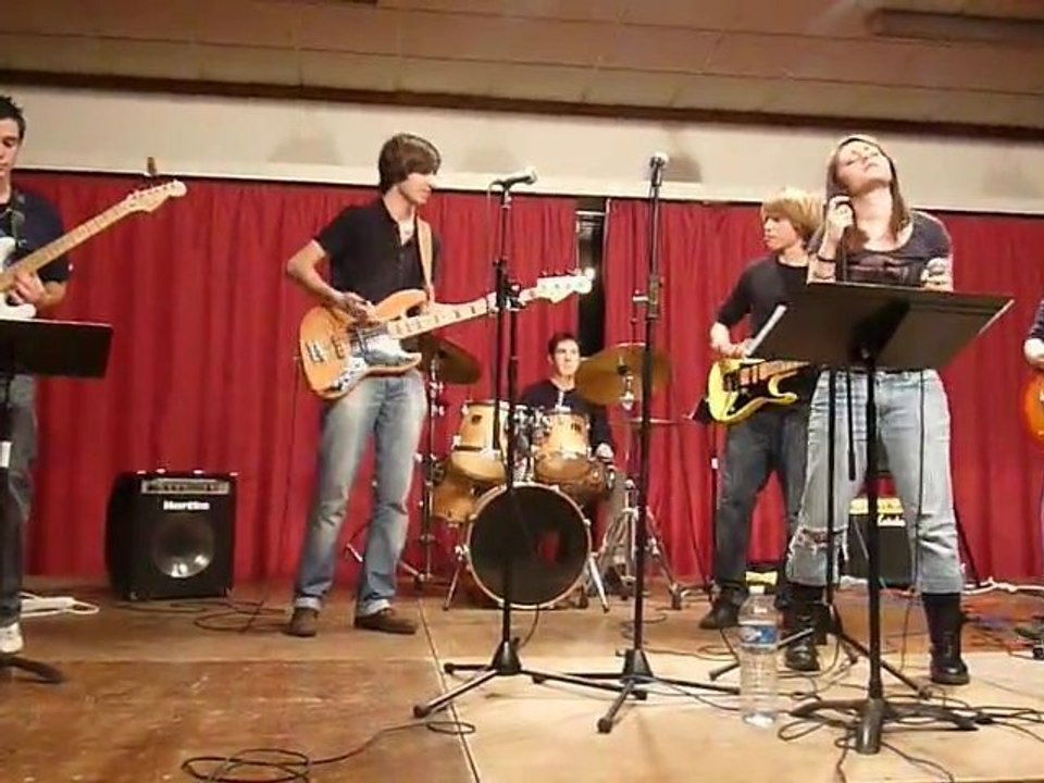 Cold War Kids - Hang Me Up To Dry