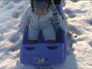 Antonin fait de la luge