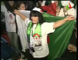 Les Femmes Algériennes en  soutien à  l'Équipe Nationale