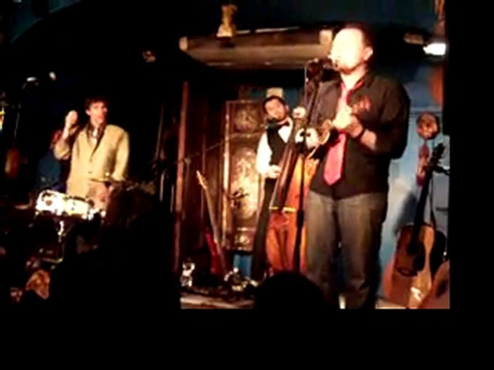 Oldelaf (sans monsieur D) : Jingle bêle