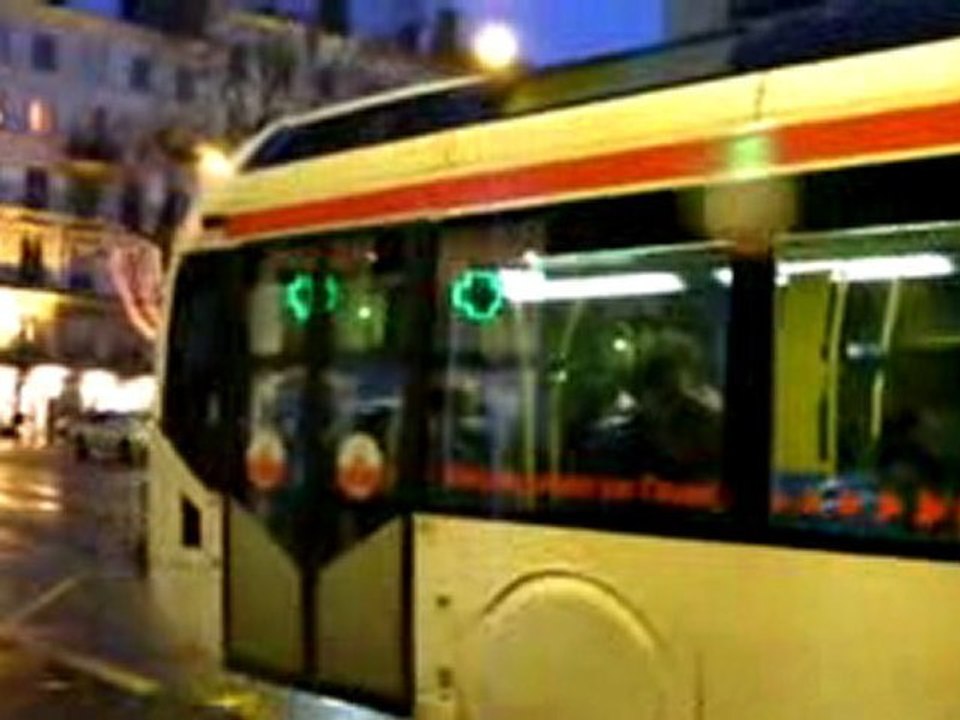 Emperchage râté avec un Irisbus Cristalis ETB12 TCL Ligne 4