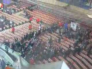 PSG-Grenoble 23/12/09 l'arrivé des Red Kaos