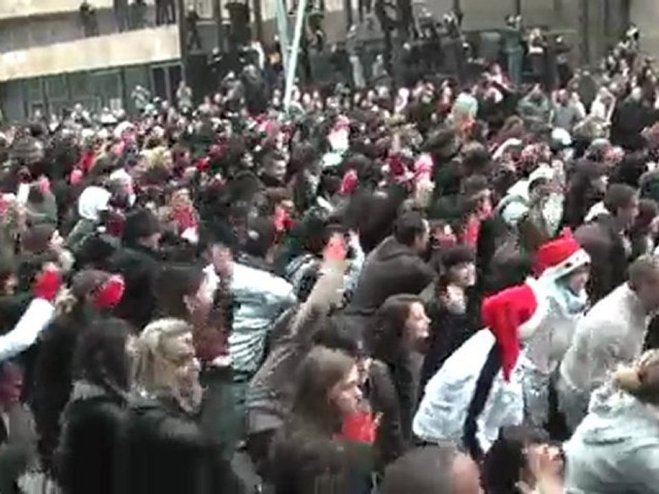 Flashmob Aix-en-Provence Mickael Jackson et Bllack Eyed Peas