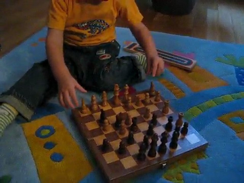 Milan joue aux échecs
