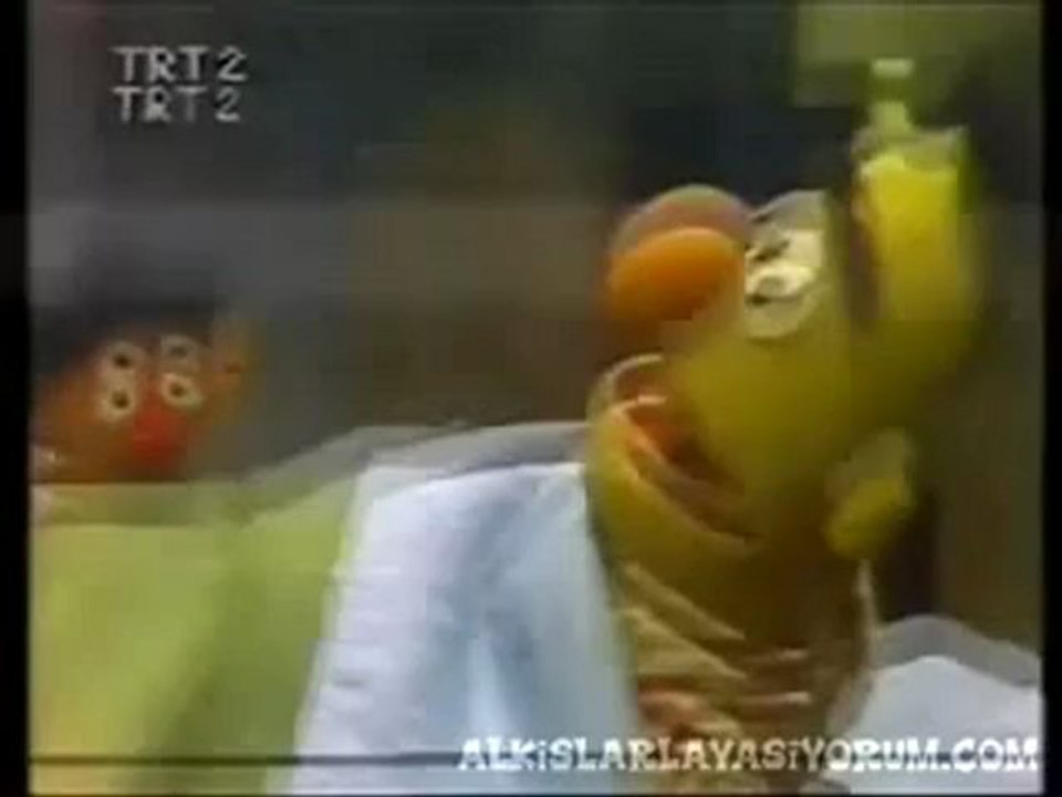 Susam Sokağı - Beni Seviyor Musun Büdü / OzgunBakis.Com