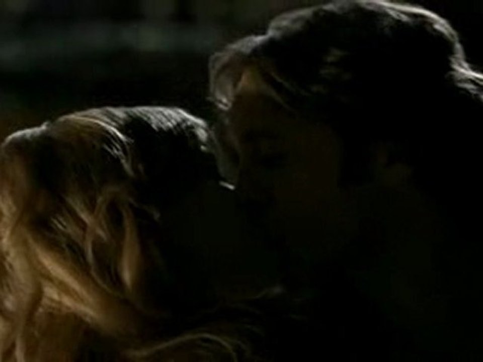 Mick & Beth Rooftop kiss