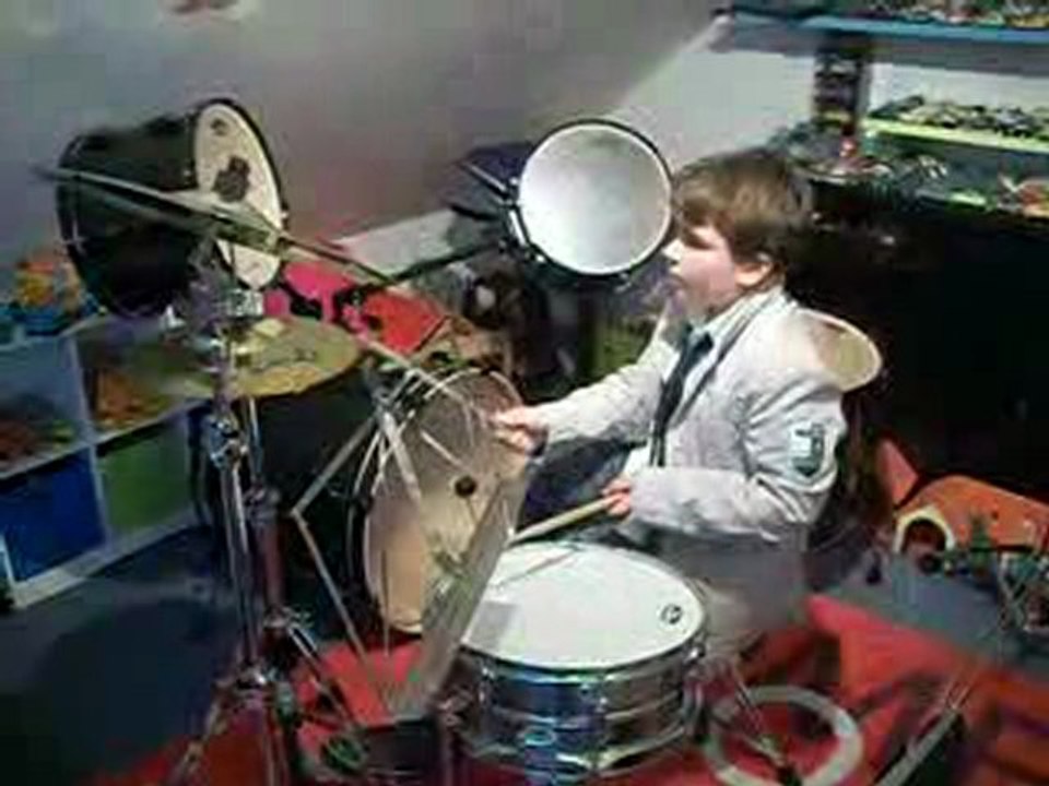 LOUIS DOVERGNE AC/DC à la Batterie