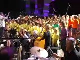 Michel Marre fait chanter les enfants à La Grande Mottte