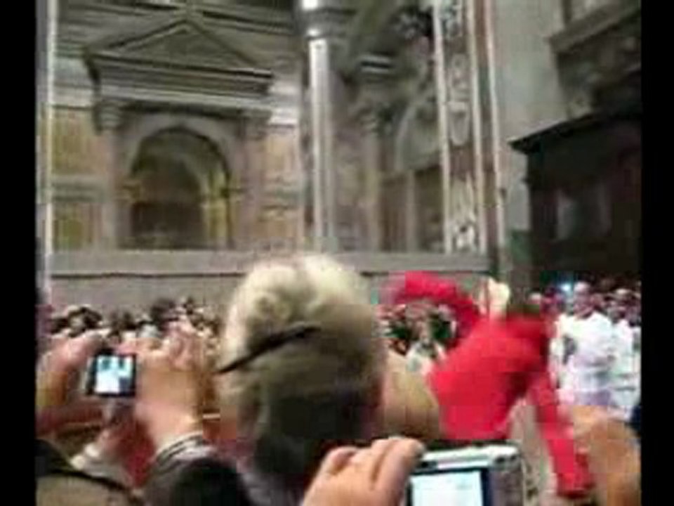 Pope Benedict XVI a subi une attaque terrible