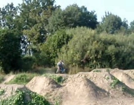 Dernière petite session BMX et DIRT en champs de bosse