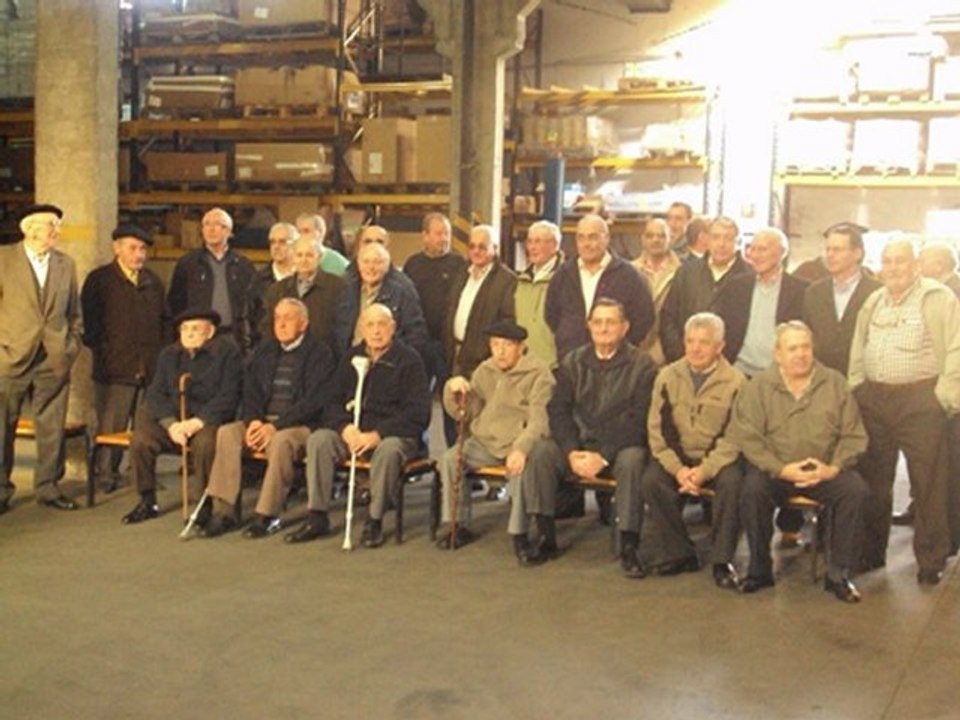 REENCUENTROS, RISAS Y ALGO DE COMER.-