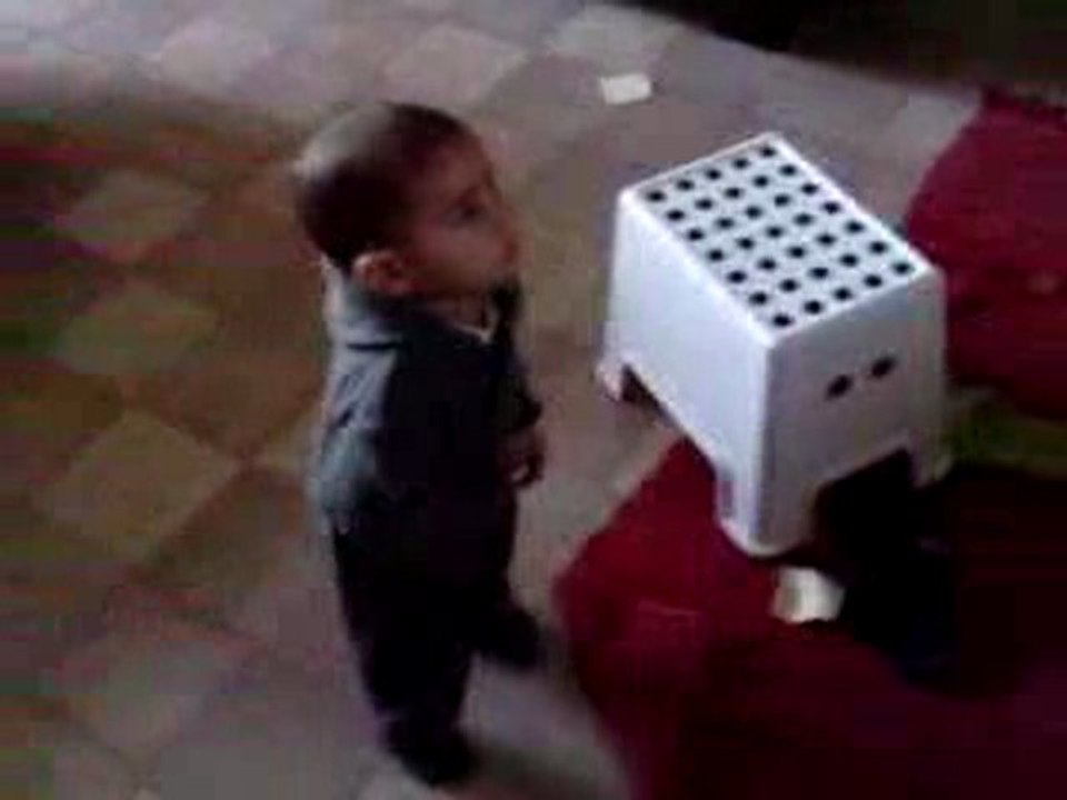 Bébé qui dance sur 'i gotta feeling"