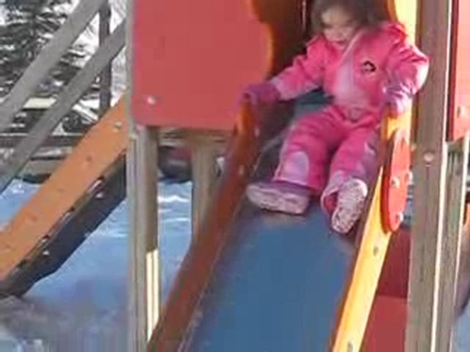 Louloute au toboggan