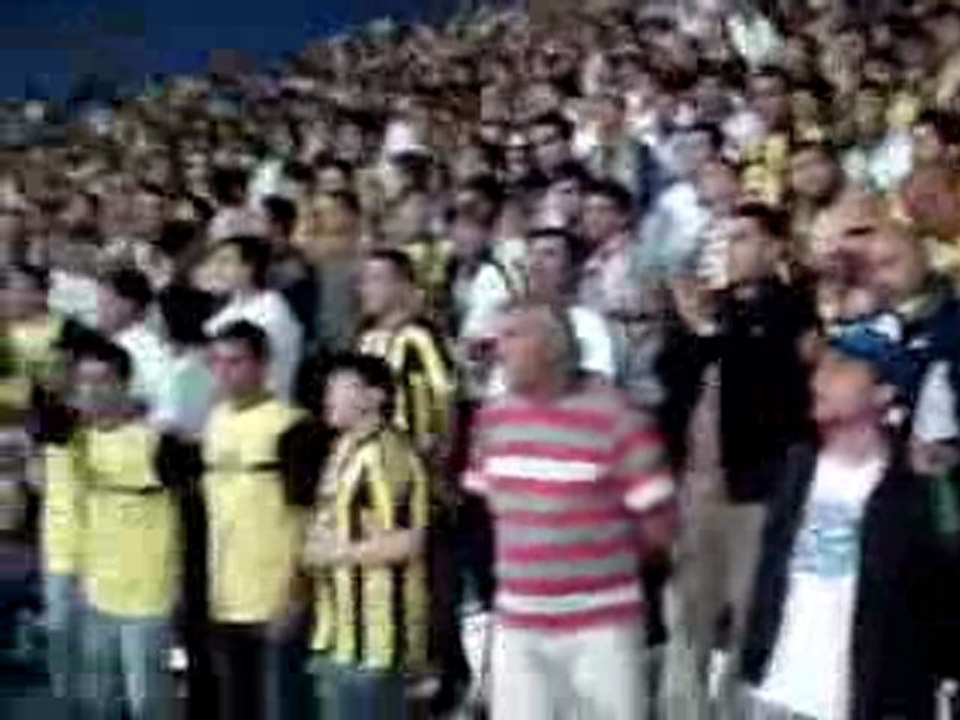 Tribünlerde Hep Dillerde Bu Sevda Bitmez Gönüllerde..