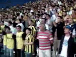 Tribünlerde Hep Dillerde Bu Sevda Bitmez Gönüllerde..