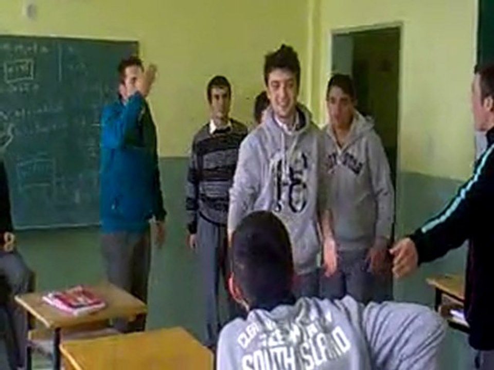 Bergama Lisesi Uzun Eşşek Oynarken - By Deniz K.