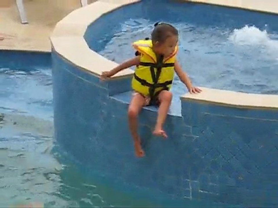 Zoe Swiming 27 Dec 09