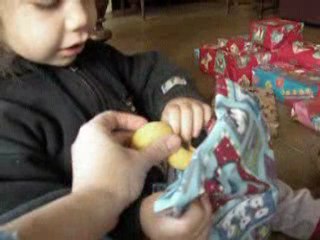 Joie de Prisca pour la Peluche Maya 🎁