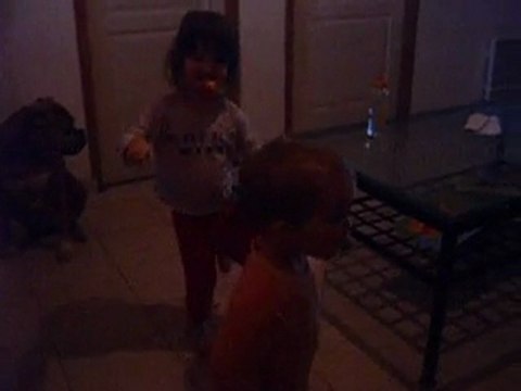 chiara et lenzo chante et danse