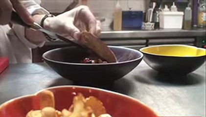 Recette de foie gras poêlé, wok de girolles et groseilles par Adeline Grattard, Yam'tcha