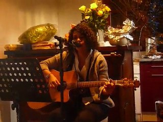 Moi qui chante "breathe me " de Sia