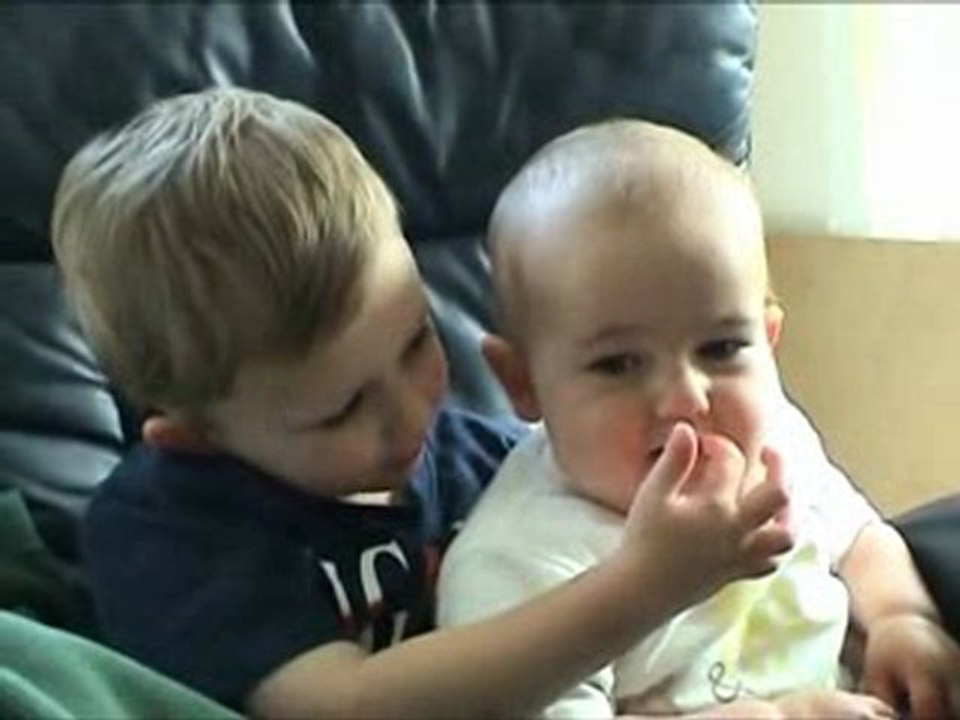 Charlie bit my finger - again !