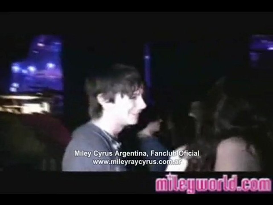 MileyWorld.com - Ireland Backstage