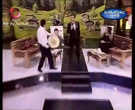 Hasan Yılmaz - Üzülmeye Değmez [Karadeniz Show / 26.12.09]