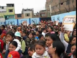Keiko lleva alegria a miles de niños en navidad 2009 - Comas