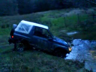 Nico a la brosse avec son vitara