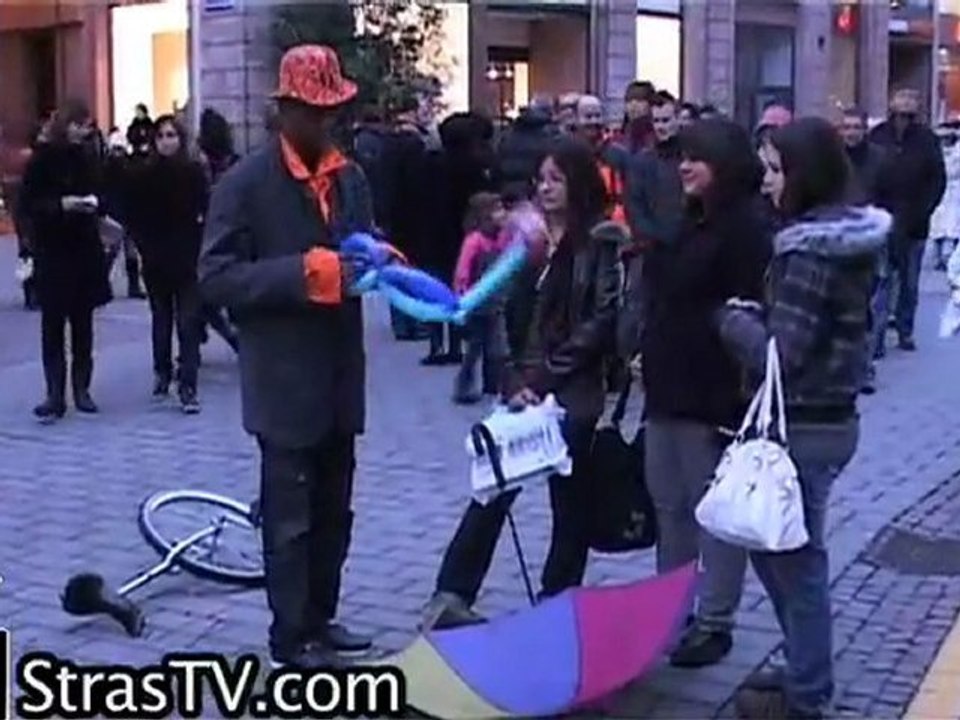 Lucien sculpteur  sur ballons