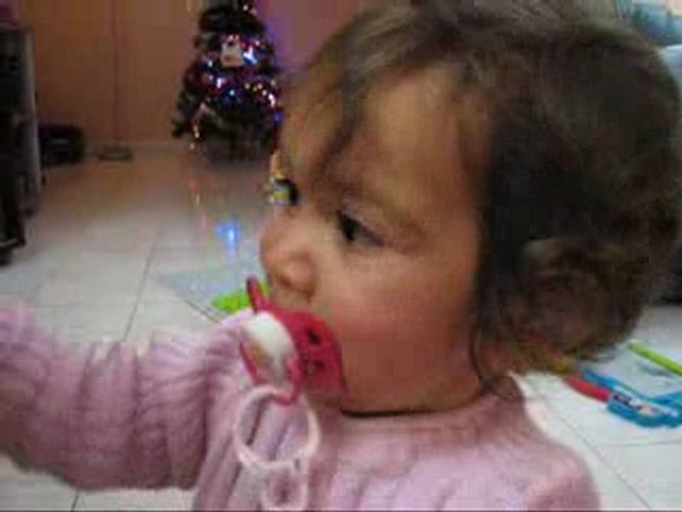 Erine danse et marche