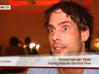 Dinner and dancing all in one | Video of the day